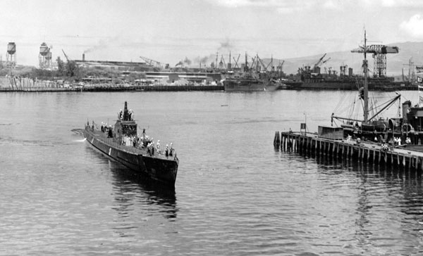 USS Grayling returning to Pearl Harbor